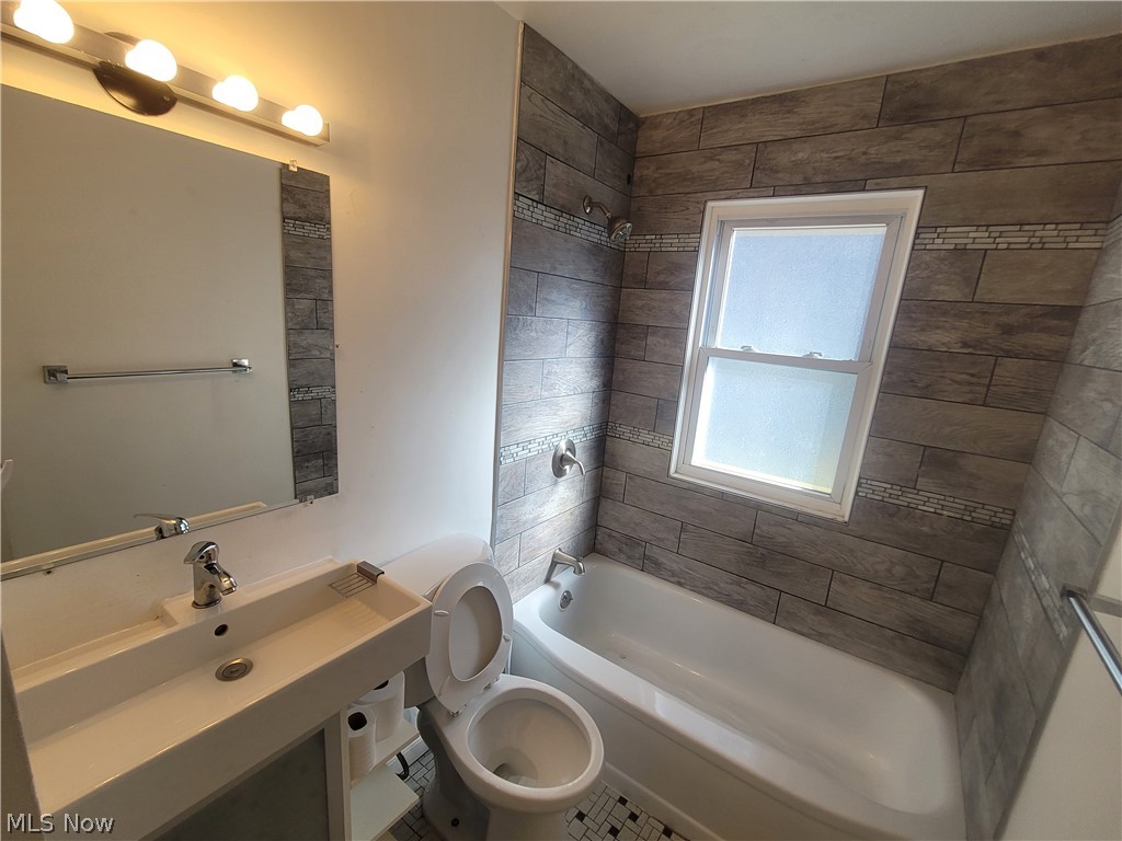 6987 Greenleaf Avenue Parma Heights OH 44130