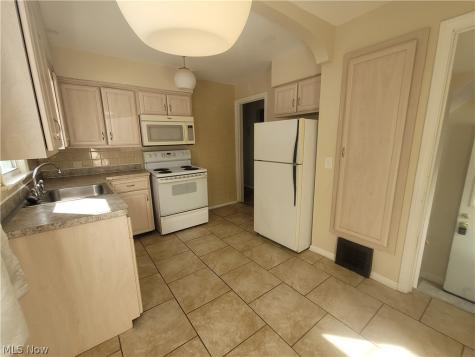 6987 Greenleaf Avenue Parma Heights OH 44130