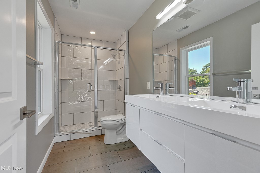 5904 Wakefield Avenue Cleveland OH 44102