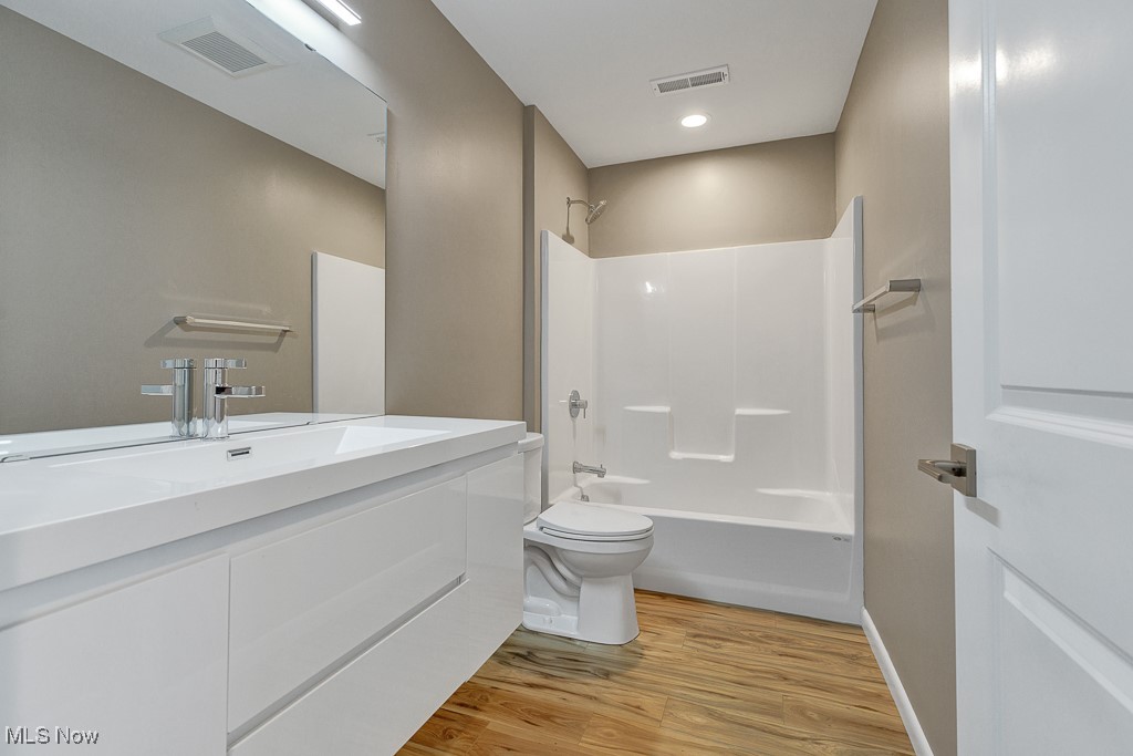 5904 Wakefield Avenue Cleveland OH 44102