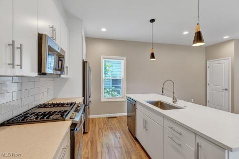 5904 Wakefield Avenue Cleveland OH 44102