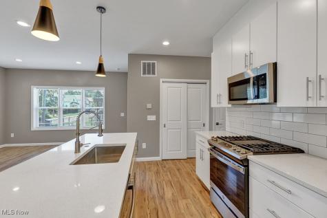 5904 Wakefield Avenue Cleveland OH 44102