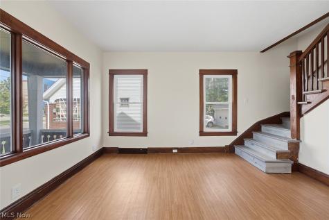 18206 Harland Avenue Cleveland OH 44119