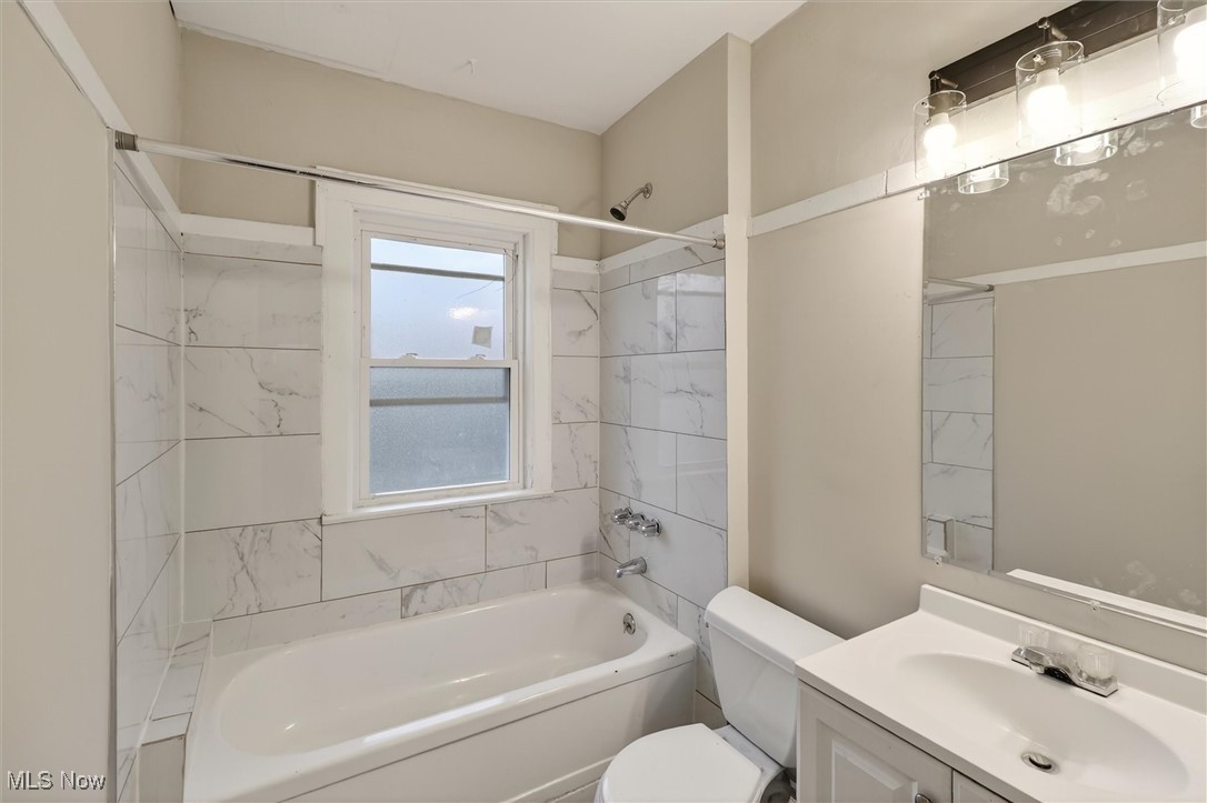 8204 Bancroft Avenue Cleveland OH 44105