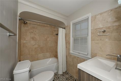 3699 Bainbridge Road Cleveland Heights OH 44118