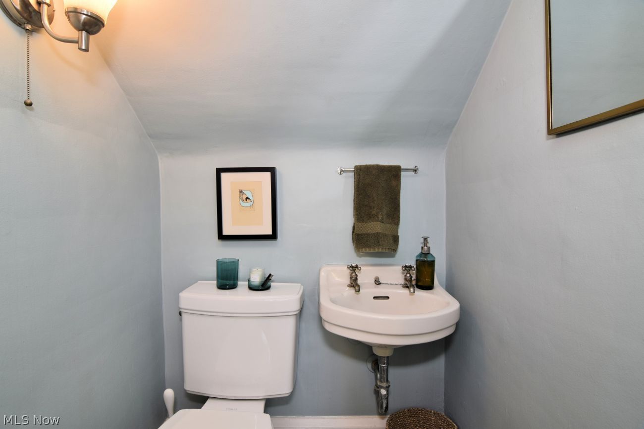 2868 Lee Road Shaker Heights OH 44120