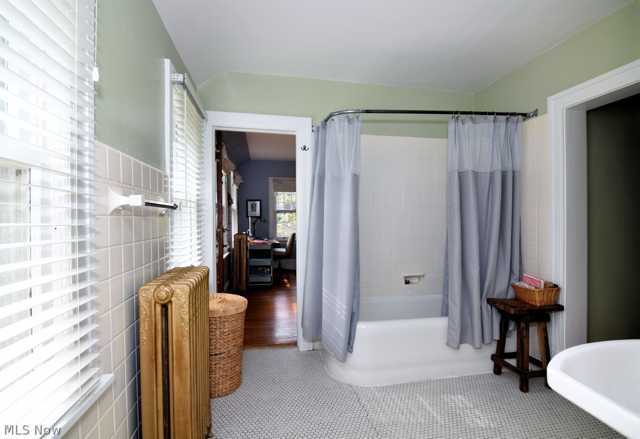 2868 Lee Road Shaker Heights OH 44120