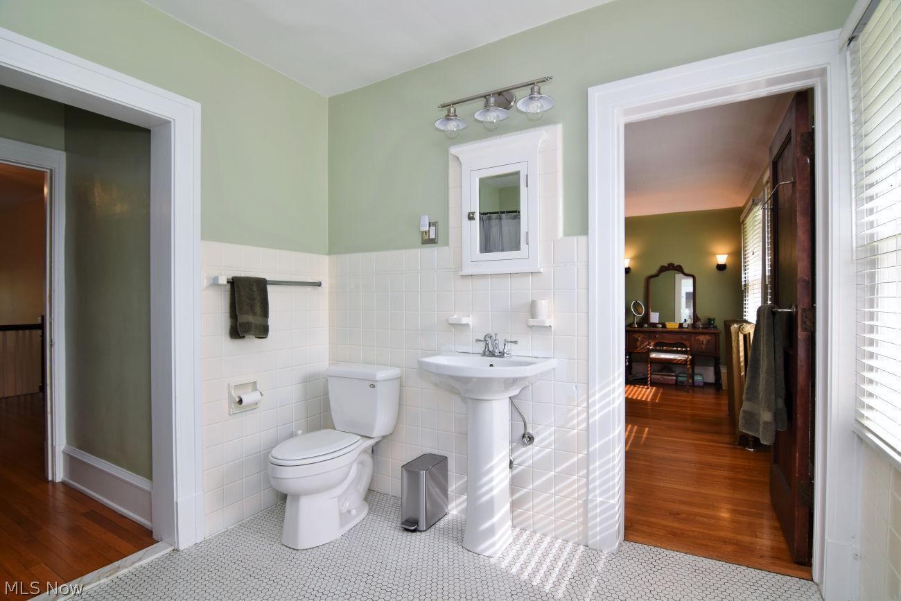 2868 Lee Road Shaker Heights OH 44120