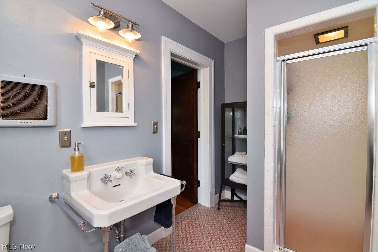 2868 Lee Road Shaker Heights OH 44120