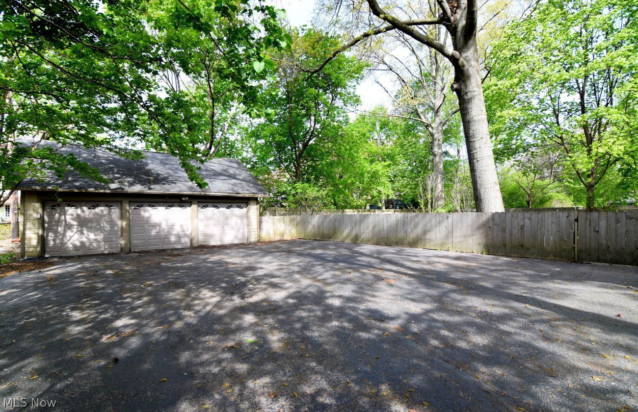 2868 Lee Road Shaker Heights OH 44120