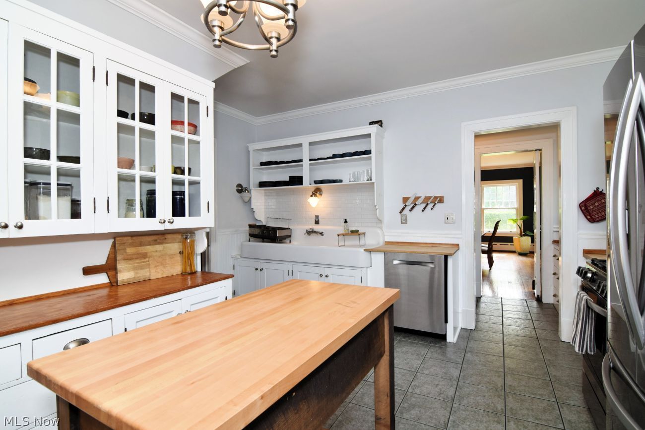 2868 Lee Road Shaker Heights OH 44120