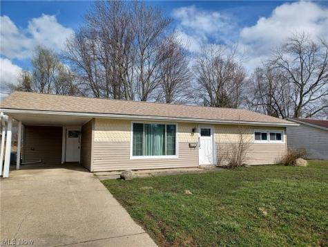 2443 Amberly Drive Youngstown OH 44511