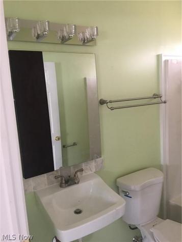 2443 Amberly Drive Youngstown OH 44511