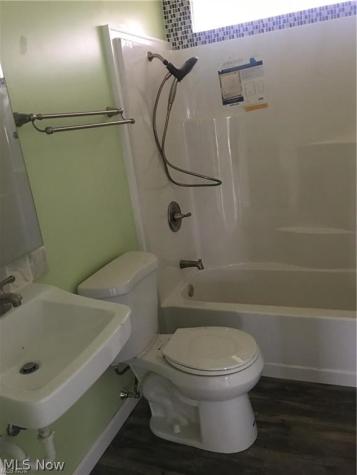 2443 Amberly Drive Youngstown OH 44511