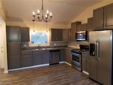 2443 Amberly Drive Youngstown OH 44511