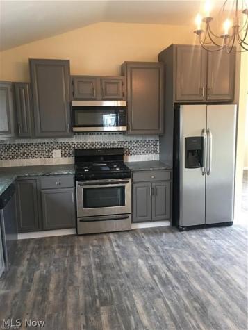 2443 Amberly Drive Youngstown OH 44511
