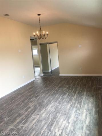 2443 Amberly Drive Youngstown OH 44511