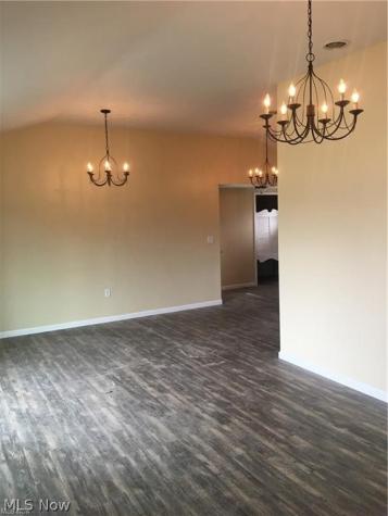 2443 Amberly Drive Youngstown OH 44511