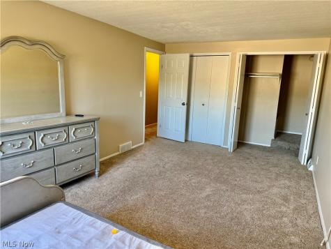 817 Tollis Parkway Broadview Heights OH 44147