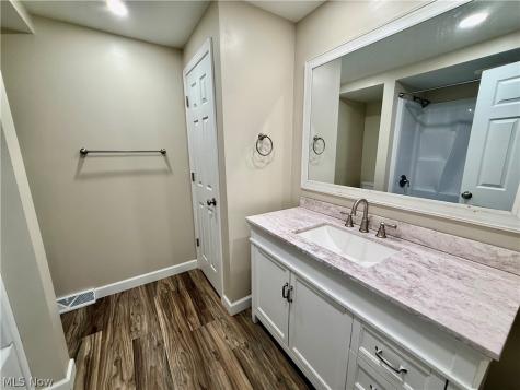 817 Tollis Parkway Broadview Heights OH 44147