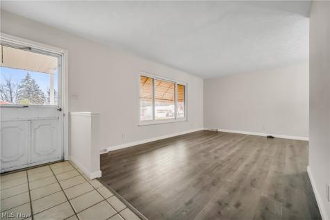 15067 Rochelle Drive Maple Heights OH 44137
