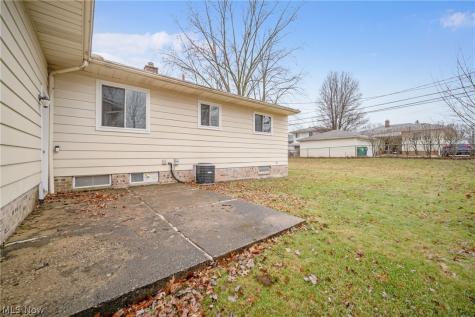 15067 Rochelle Drive Maple Heights OH 44137