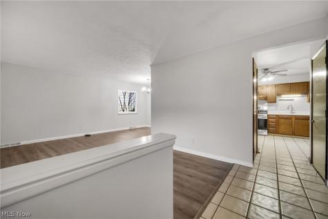 15067 Rochelle Drive Maple Heights OH 44137