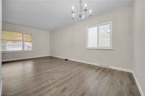 15067 Rochelle Drive Maple Heights OH 44137