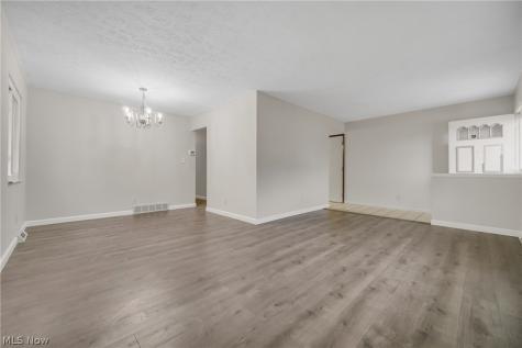 15067 Rochelle Drive Maple Heights OH 44137