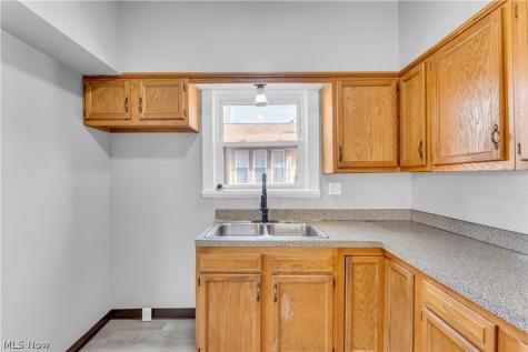 516 Whitney Avenue Akron OH 44306