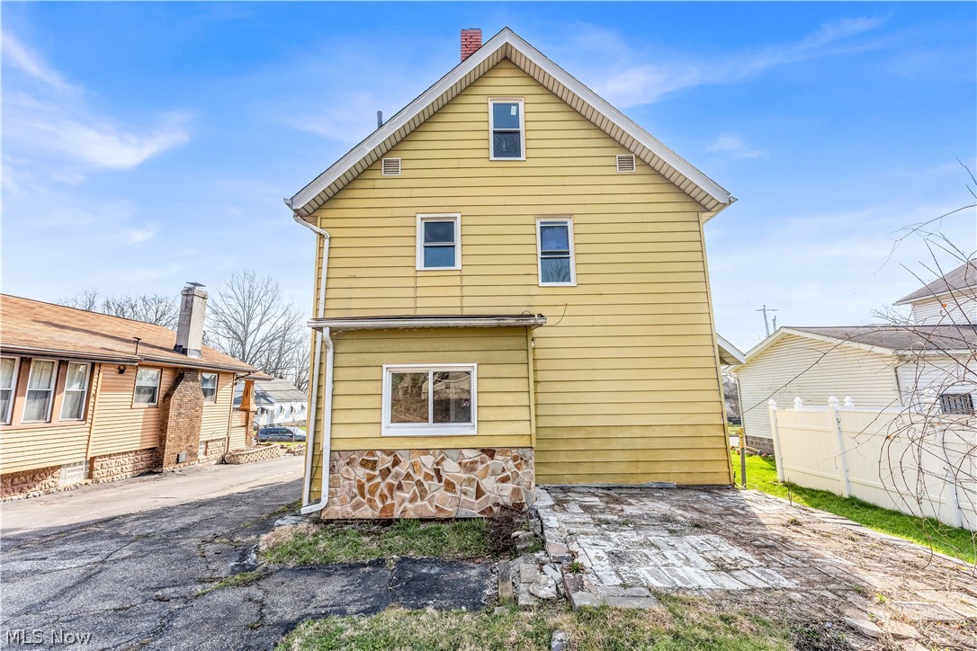 516 Whitney Avenue Akron OH 44306