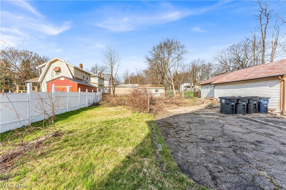 516 Whitney Avenue Akron OH 44306