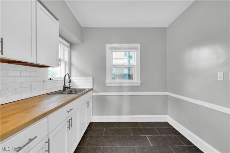 1239 W 115th Street Cleveland OH 44102