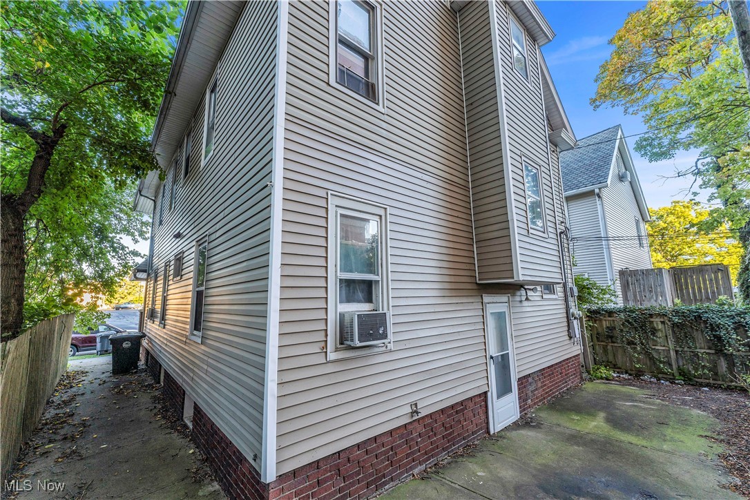 1239 W 115th Street Cleveland OH 44102