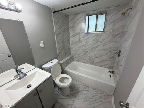 2537 Noble Road Cleveland Heights OH 44121