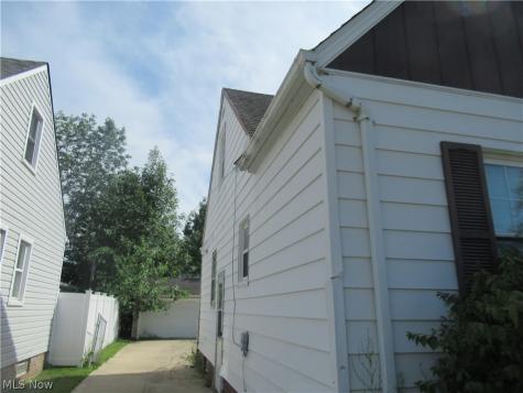 5203 Maplecrest Avenue Parma OH 44134