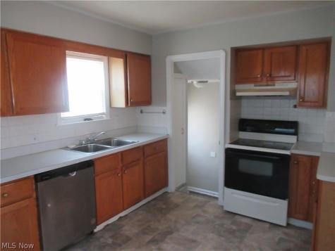 5203 Maplecrest Avenue Parma OH 44134