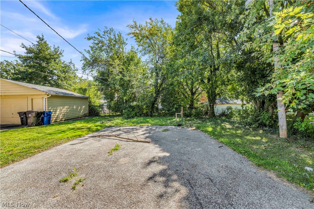 15506 Westview Avenue Cleveland OH 44128