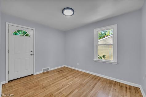 15506 Westview Avenue Cleveland OH 44128