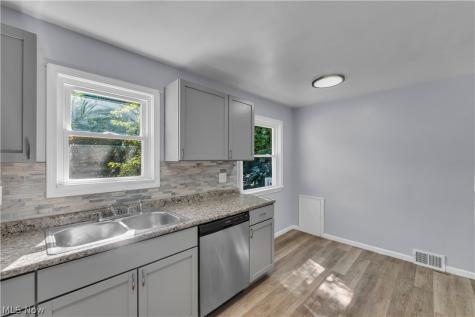 15506 Westview Avenue Cleveland OH 44128