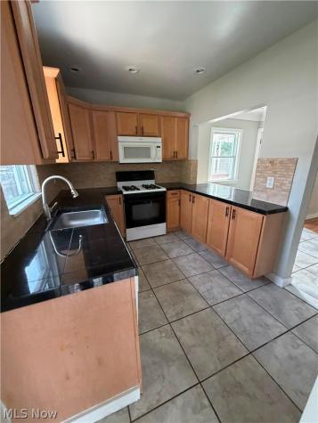 724 E 341st Street Eastlake OH 44095