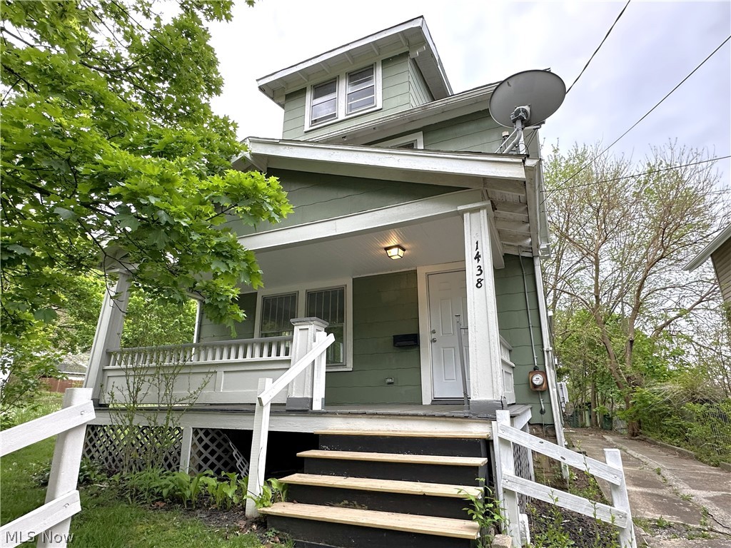 1438 Newton Street Akron OH 44305