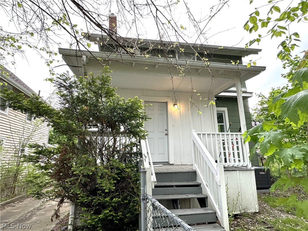 1438 Newton Street Akron OH 44305