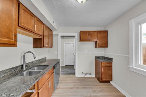 12405 Mcgowan Avenue Cleveland OH 44135