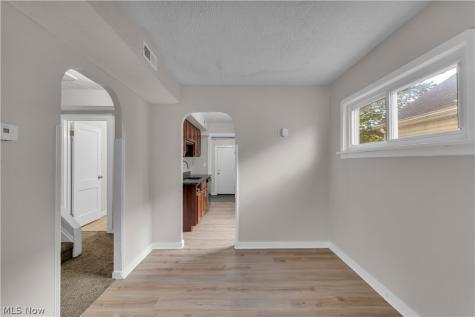 12405 Mcgowan Avenue Cleveland OH 44135