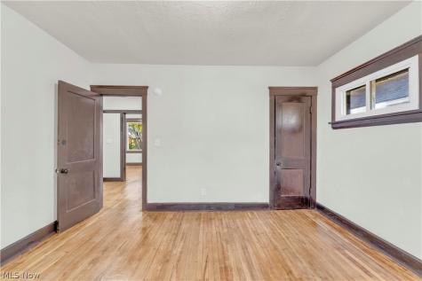 2032 W 89th Street Cleveland OH 44102