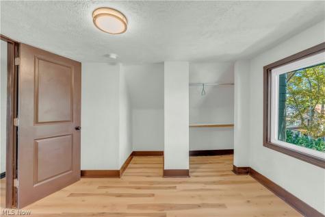 2032 W 89th Street Cleveland OH 44102