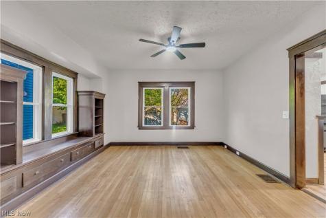 2032 W 89th Street Cleveland OH 44102