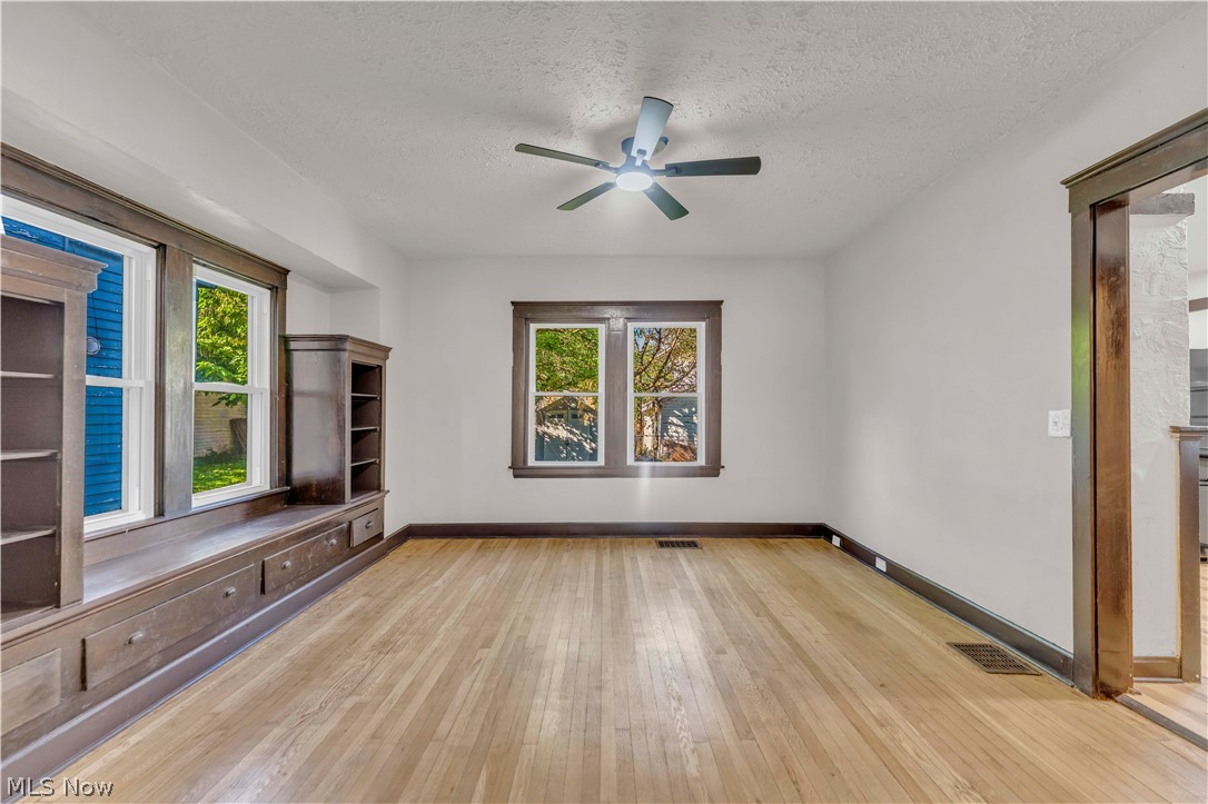 2032 W 89th Street Cleveland OH 44102