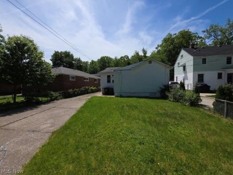20632 Woodstock Avenue Fairview Park OH 44126